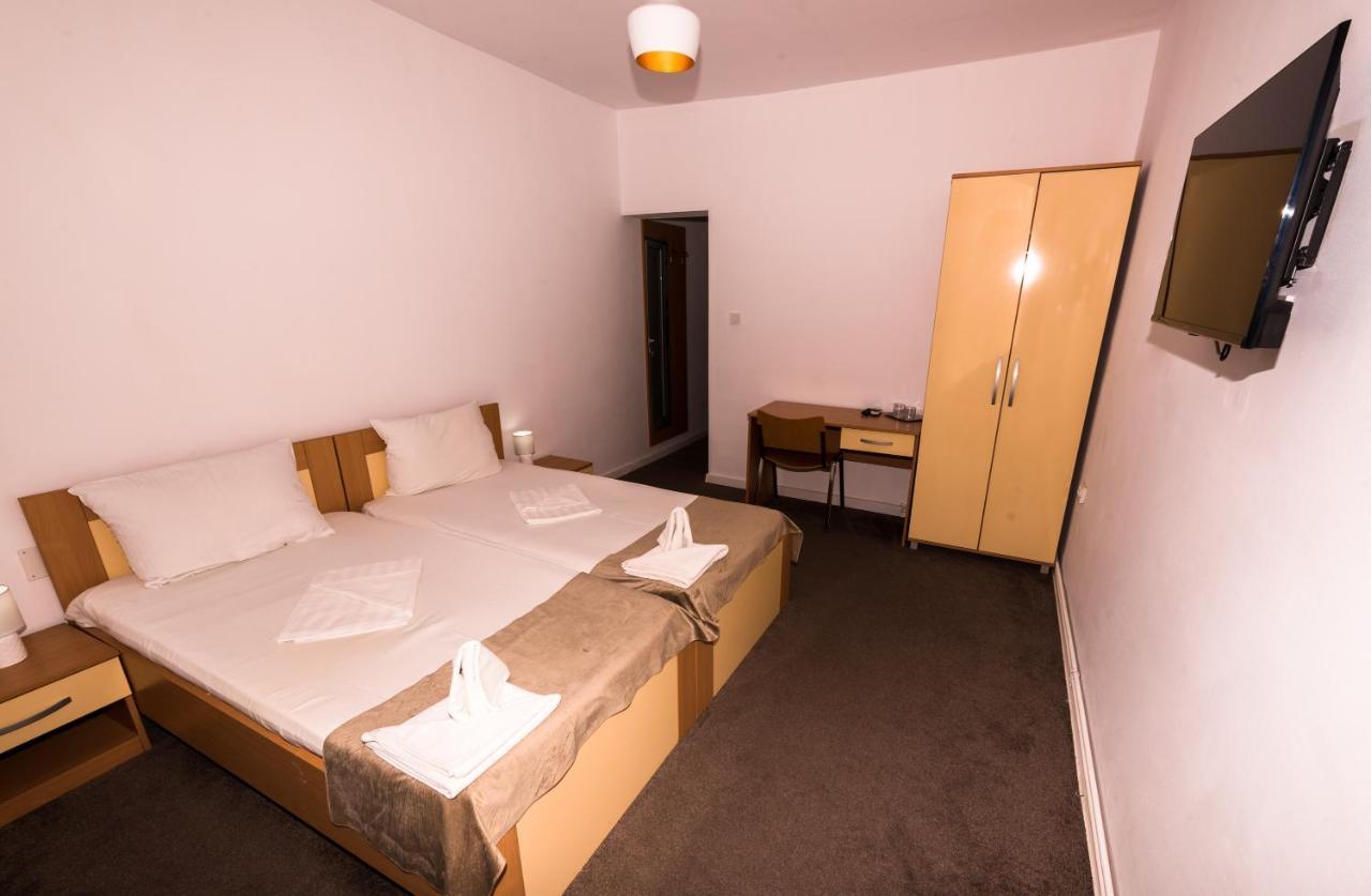 Manea Orsova Hotell Eksteriør bilde