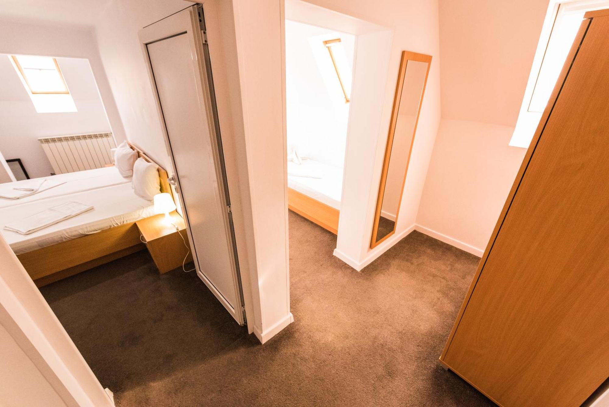 Manea Orsova Hotell Eksteriør bilde