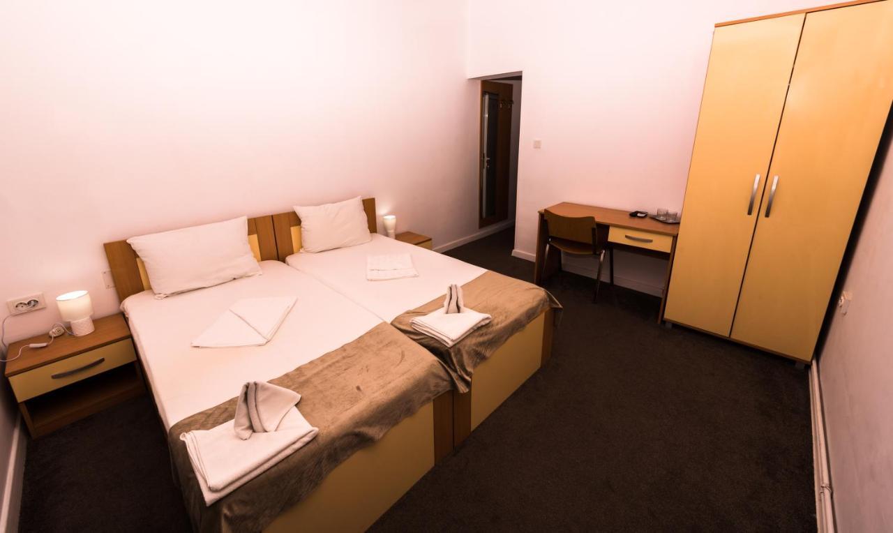 Manea Orsova Hotell Eksteriør bilde