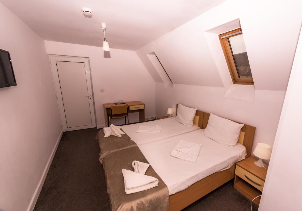 Manea Orsova Hotell Eksteriør bilde