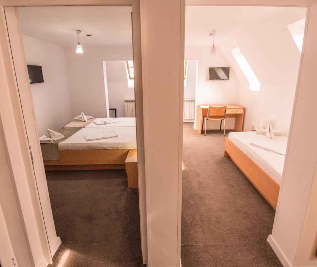 Manea Orsova Hotell Eksteriør bilde