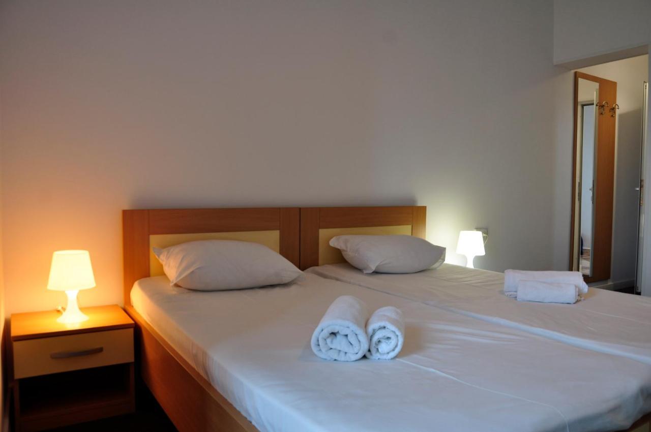 Manea Orsova Hotell Eksteriør bilde