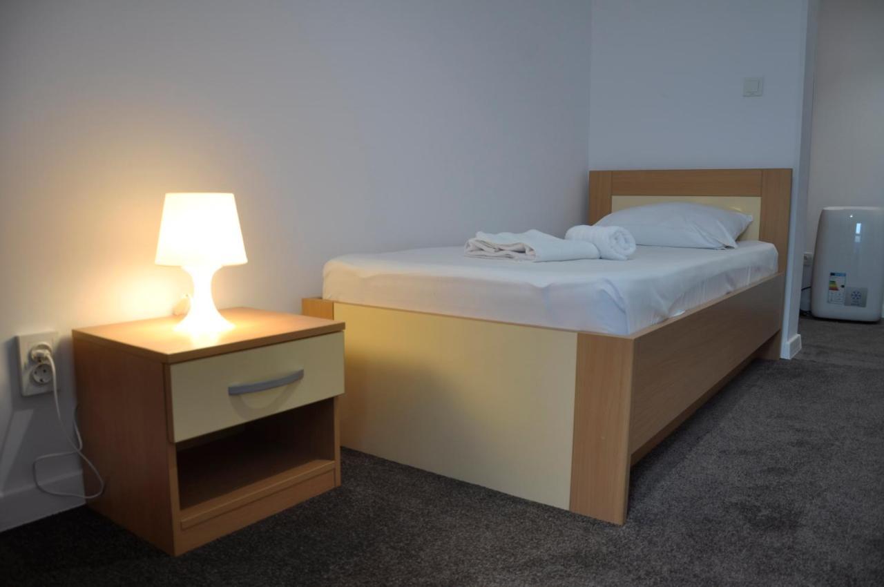 Manea Orsova Hotell Eksteriør bilde