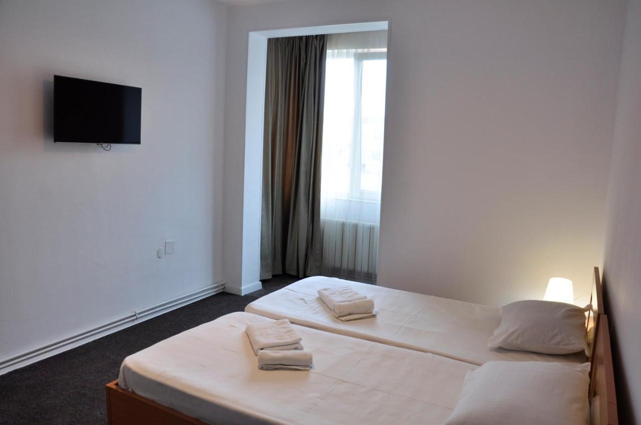 Manea Orsova Hotell Eksteriør bilde