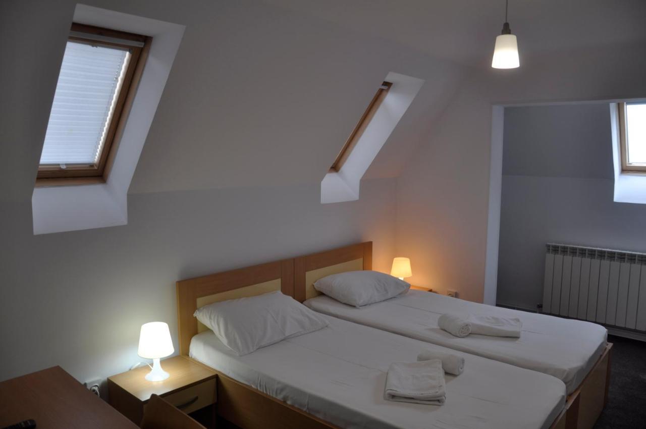 Manea Orsova Hotell Eksteriør bilde