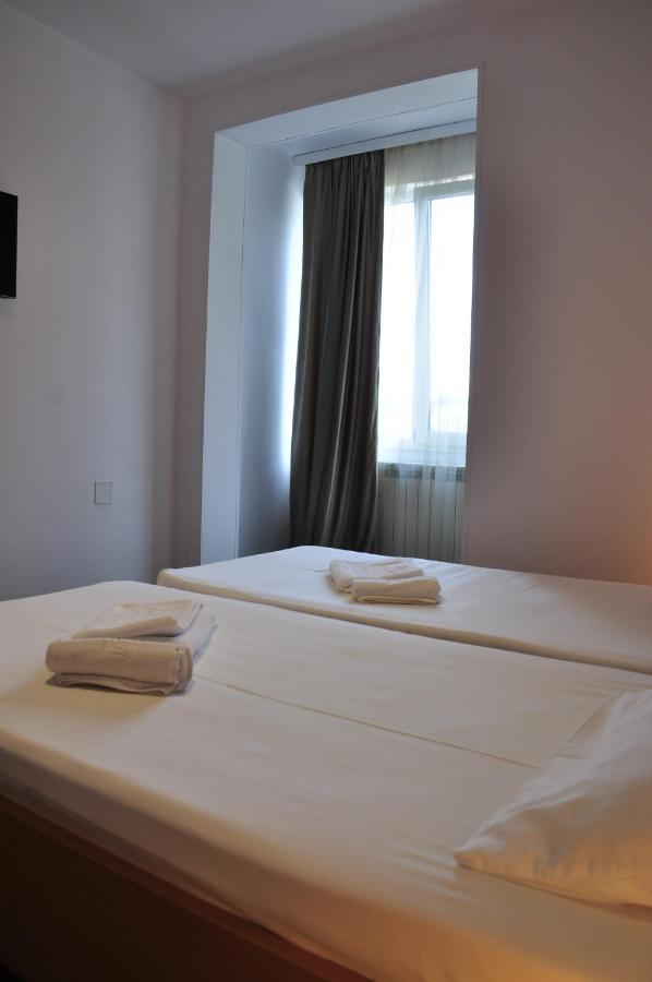 Manea Orsova Hotell Eksteriør bilde