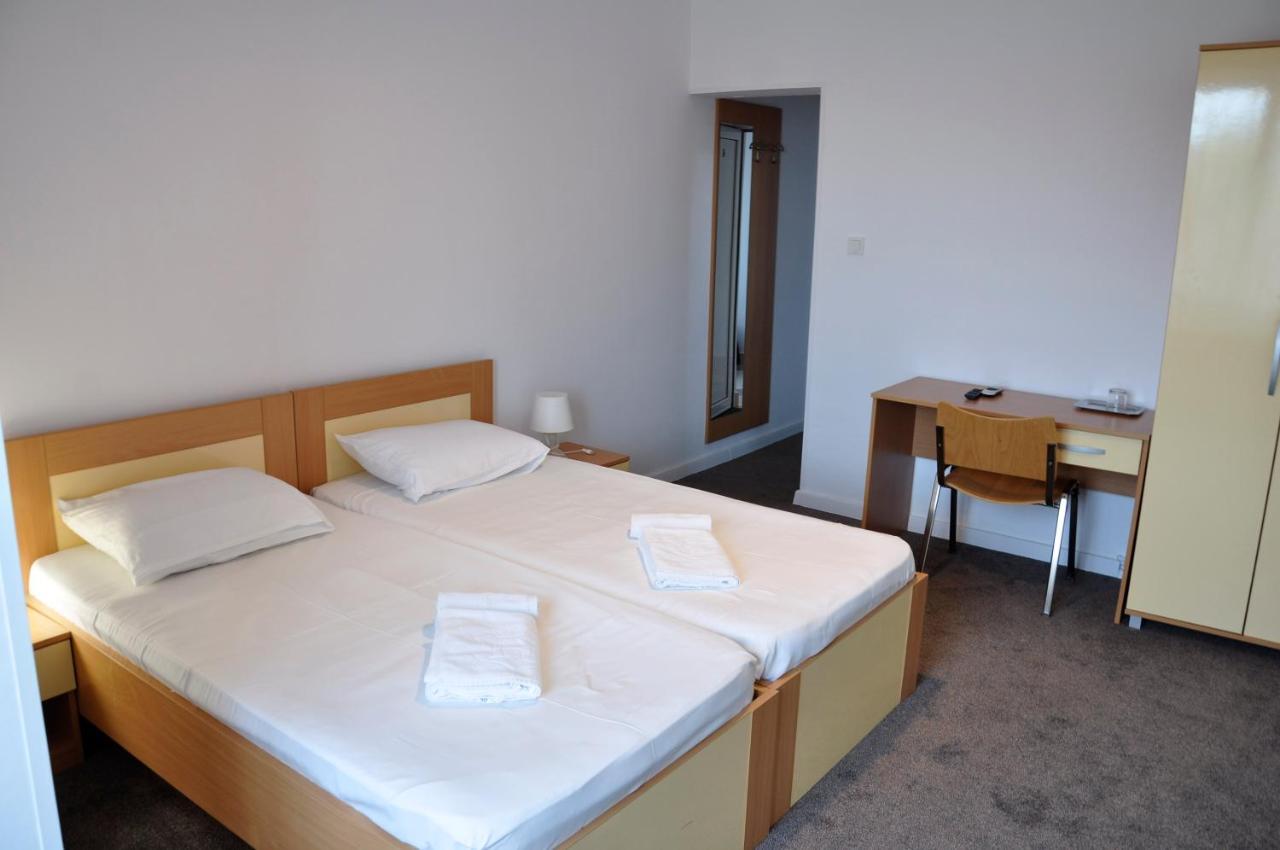 Manea Orsova Hotell Eksteriør bilde