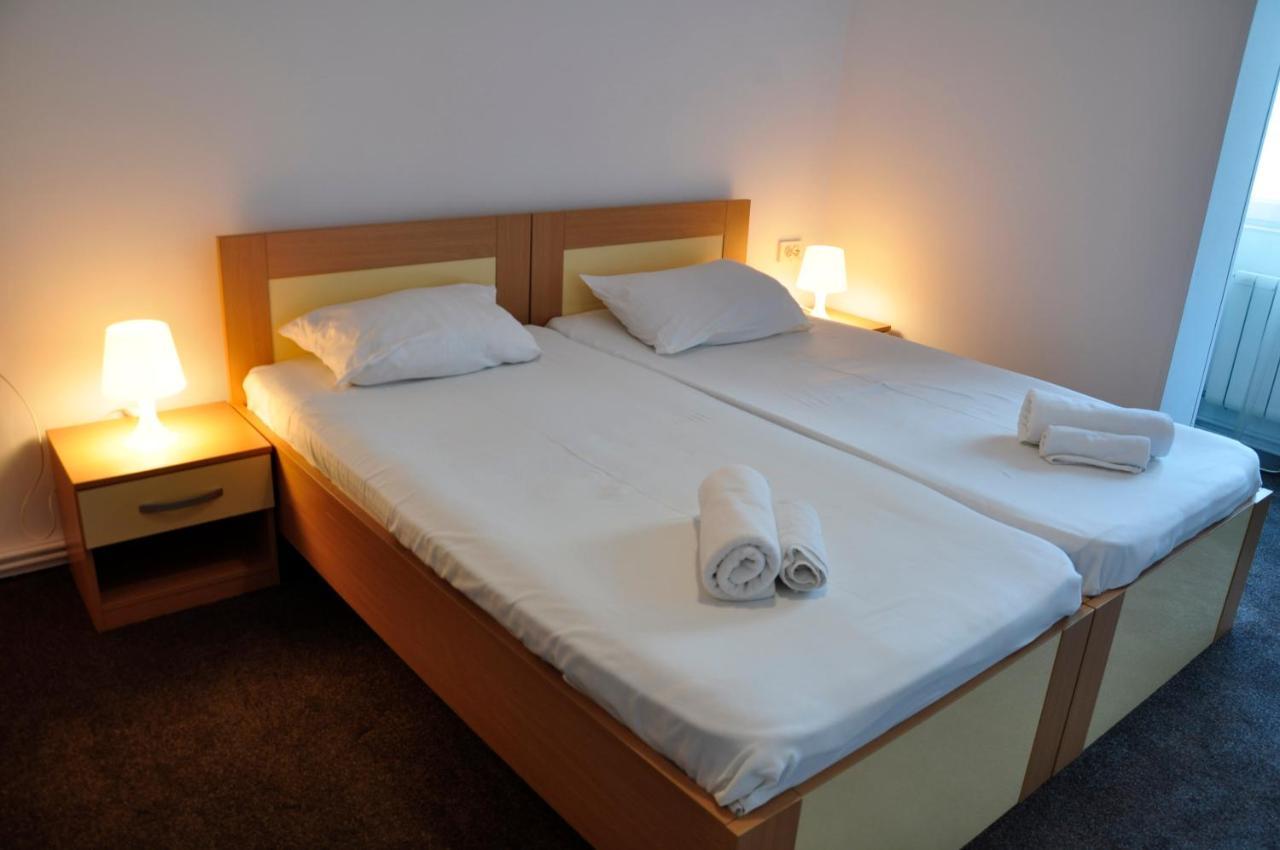 Manea Orsova Hotell Eksteriør bilde