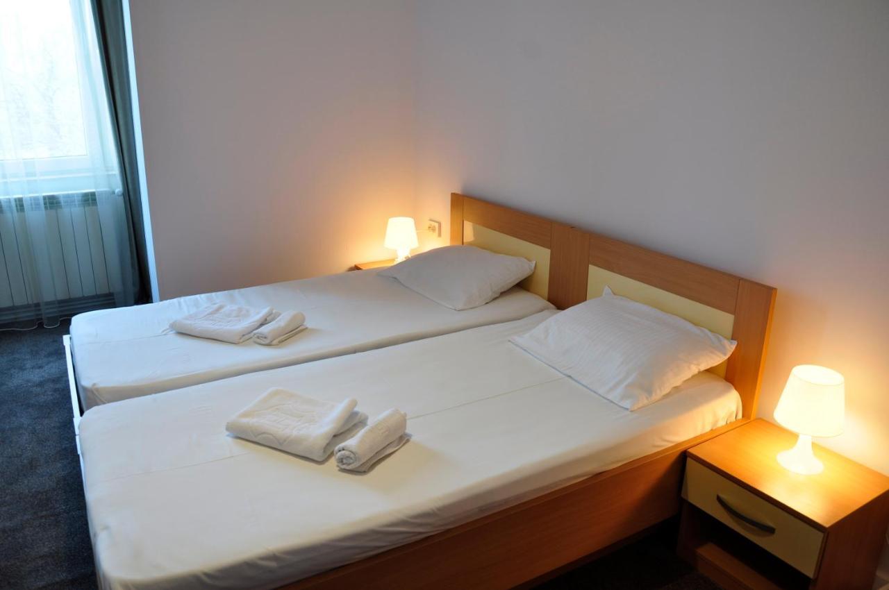 Manea Orsova Hotell Eksteriør bilde
